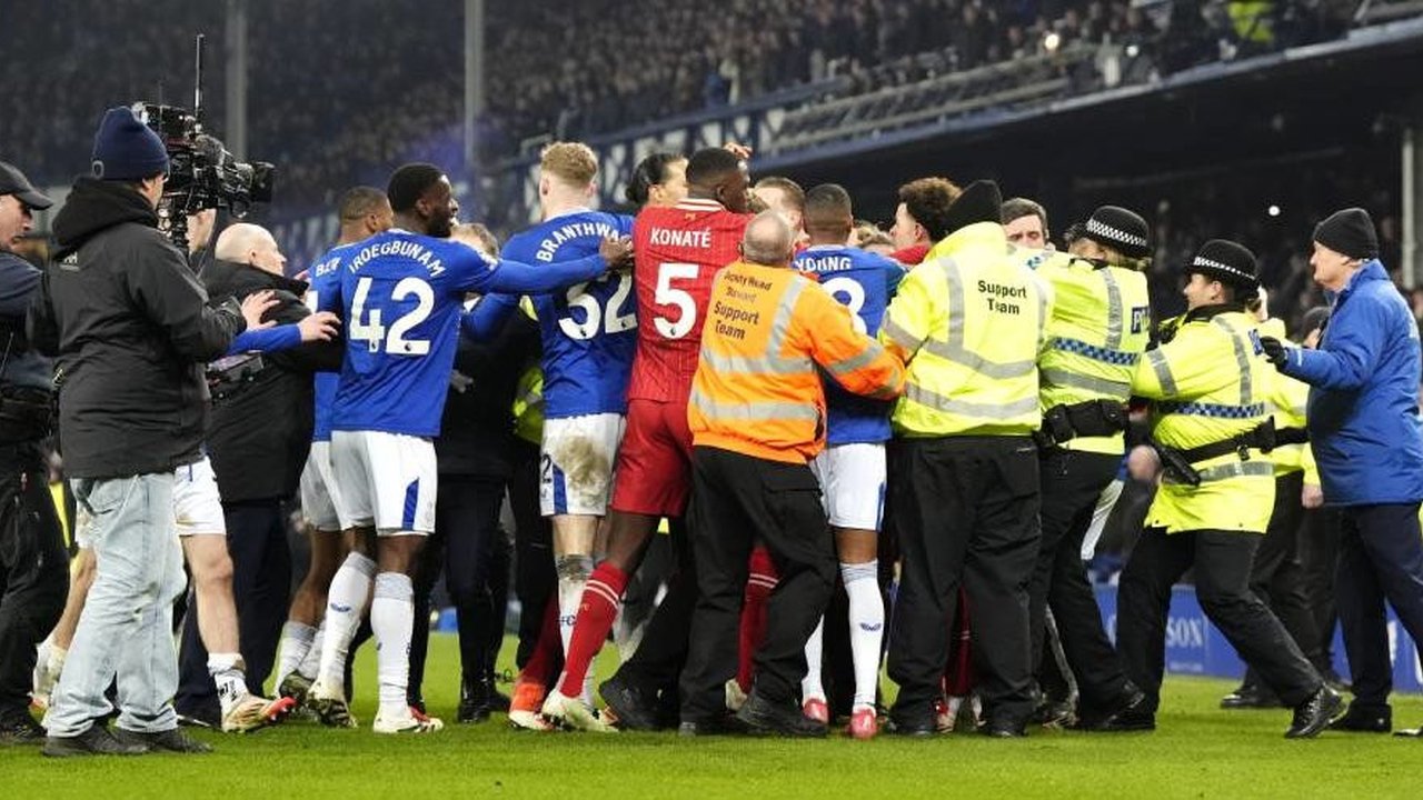 Kronologi Kericuhan Derby Merseyside: Everton vs Liverpool Panas di Akhir Laga