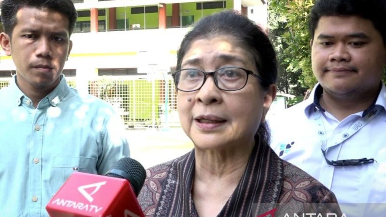 Mantan Menteri Kesehatan Nila Moeloek menekankan pentingnya menjaga kesehatan fisik dan mental anak-anak Indonesia untuk menciptakan sumber daya manusia (SDM) yang berkualitas dan unggul, didukung data riset yang menunjukkan tingginya angka pelajar SMA di