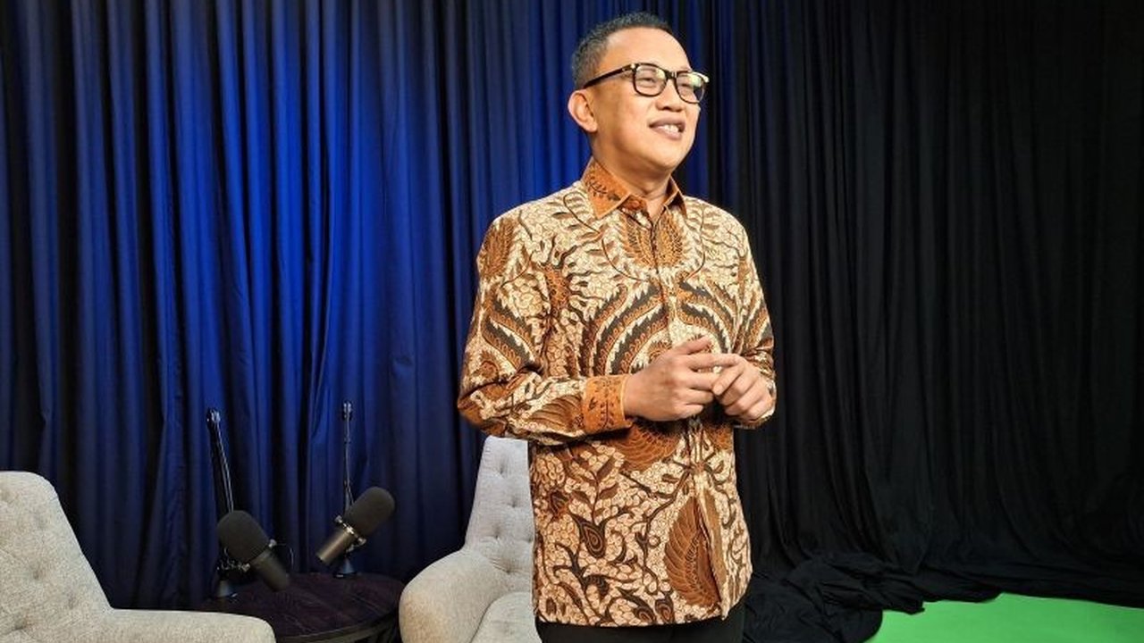 Menteri P2MI, Abdul Kadir Karding, memastikan layanan kepada pekerja migran Indonesia tetap berjalan optimal meskipun anggaran kementeriannya diefisiensikan menjadi Rp341 miliar dari sebelumnya Rp494 miliar pada tahun 2025.