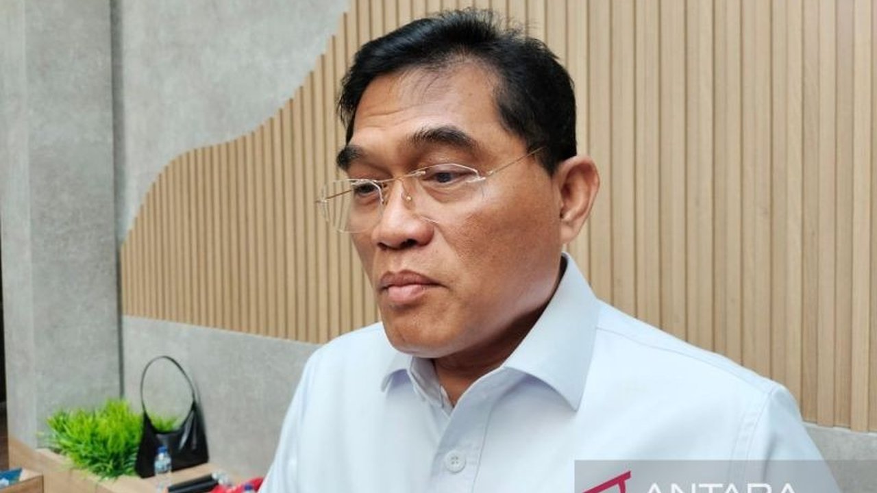 Kementerian Perumahan dan Kawasan Permukiman (PKP) meluncurkan layanan pengaduan untuk masalah perumahan, sekaligus menindak tegas pengembang yang membangun rumah tidak layak huni dan menjamin program 3 Juta Rumah berjalan lancar.