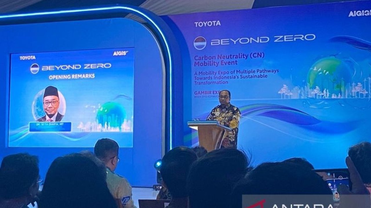 Penjualan mobil listrik domestik di Indonesia meningkat 60 persen pada tahun 2024, mendorong transisi energi dan menunjukkan peningkatan minat masyarakat terhadap kendaraan ramah lingkungan, menurut Kementerian Perindustrian.