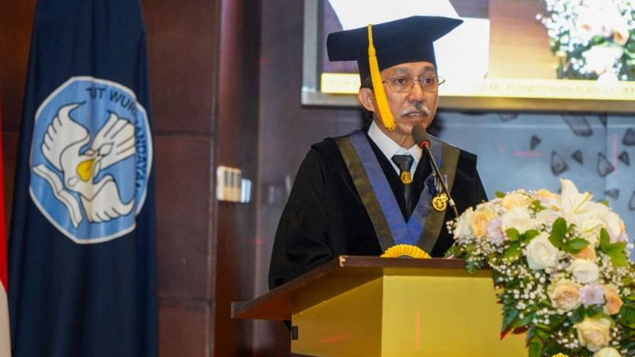 Guru Besar UI, Prof. Suryadi, mengembangkan teknik kriptografi berbasis fungsi chaos untuk melindungi data digital di tengah meningkatnya serangan siber di Indonesia, mendukung Strategi Keamanan Siber Nasional.