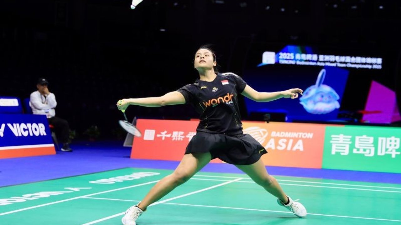 Komang Ayu Cahya Dewi, tunggal putri Indonesia, berhasil mengalahkan wakil Malaysia, Letshanaa, dalam pertandingan BAMTC 2025 di Qingdao, China, mengamankan poin penting bagi Indonesia menuju perempat final.