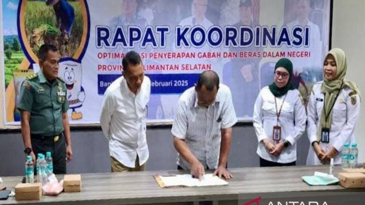 Bulog Kalsel menargetkan penyerapan gabah petani hingga 6.350 ton hingga April 2025 untuk mendukung swasembada pangan nasional dan kesejahteraan petani, dengan harga pembelian pemerintah (HPP) Rp6.500/kg.