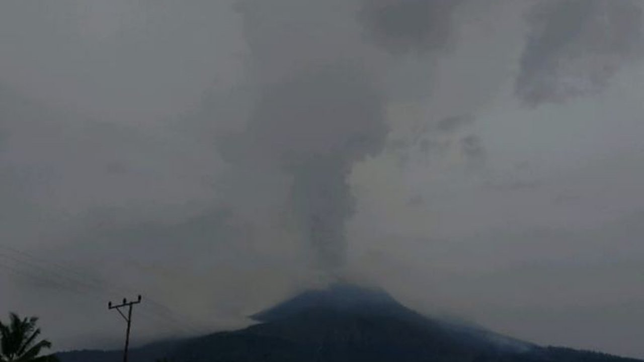 Gunung Lewotobi Level IV Awas: 987 Gempa Hembusan dalam Seminggu