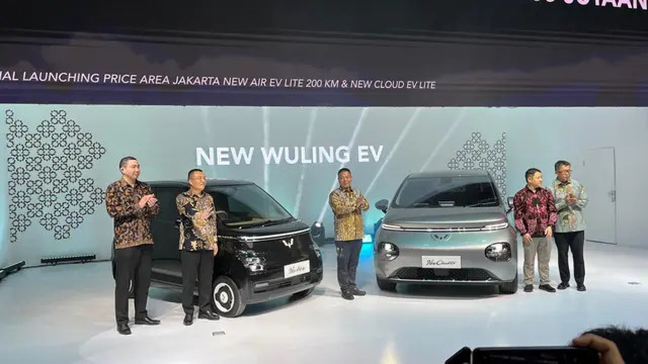 Peluncuran New Wuling Aie ev dan Cloud EV di IIMS 2025. (Liputan6.com/Septian Pamungkas)