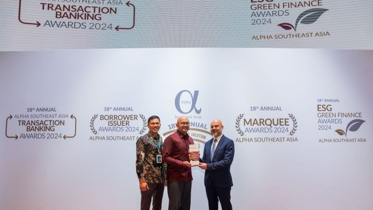 Bank Negara Indonesia (BNI) meraih penghargaan Best Online Trade Facilitation Solution dan Best Cross Border Payment Solution di ajang Alpha Southeast Asia Transaction Banking Awards 2024, mencerminkan komitmen BNI dalam inovasi solusi transaksi perbankan