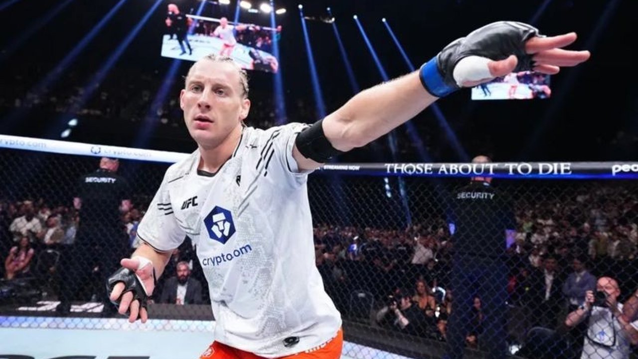 Paddy Pimblett menantang Ilia Topuria untuk bertarung di kelas ringan UFC setelah Topuria mengincar kenaikan divisi,  memicu rivalitas sengit yang berakar dari insiden sebelumnya.