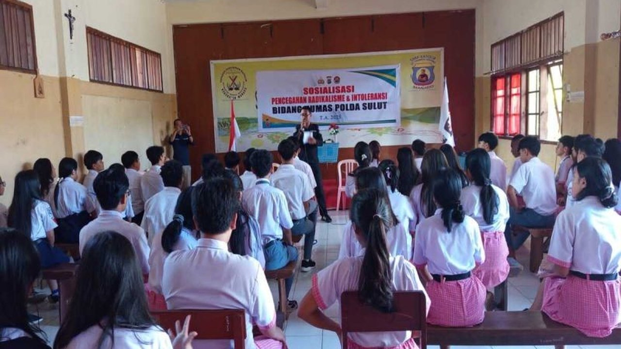 Bidang Humas Polda Sulawesi Utara melakukan sosialisasi pencegahan radikalisme dan intoleransi di SMA Katolik St. Thomas Aquino dan SMP Katolik St. Rafael Manado, Kamis (14/2), guna menjaga toleransi dan persatuan.