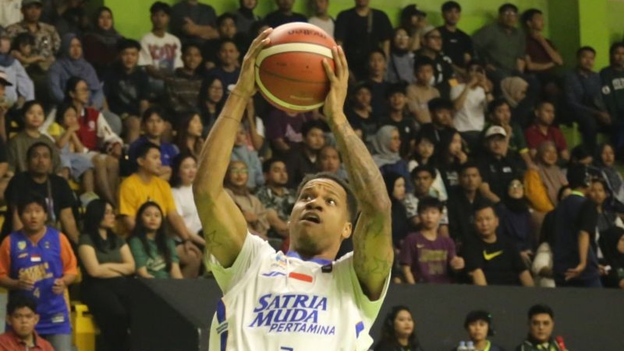 Jarron Crump dari tim basket IBL,  fokus menatap laga berikutnya melawan Dewa United Banten setelah kekalahan mengejutkan timnya dari Rans Simba Bogor, dan bertekad untuk bangkit dari kekalahan tersebut.
