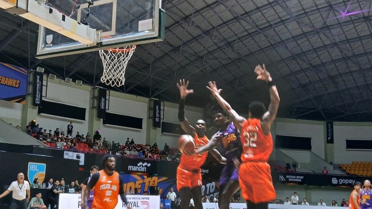 Pelita Jaya Jakarta berhasil bangkit dari kekalahan sebelumnya dan meraih kemenangan atas Tangerang Hawks dengan skor 75-97 pada pertandingan Matchweek 6 IBL 2025 di Kabupaten Tangerang.