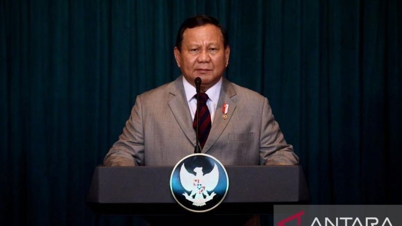 Dalam pidato di World Governments Summit 2025, Presiden Prabowo Subianto menyampaikan apresiasi kepada Presiden Jokowi atas bantuannya dalam transisi pemerintahan yang lancar dan pembentukan kabinet.