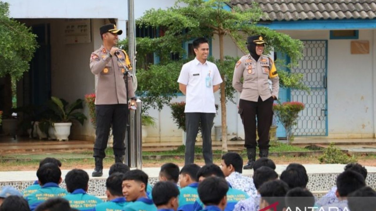 Polres Bangka Tengah, dalam Operasi Keselamatan Menumbing 2025, memberikan edukasi tertib berlalu lintas kepada pelajar SMKN 1 Koba untuk menekan angka kecelakaan dan membangun budaya tertib di jalan raya.