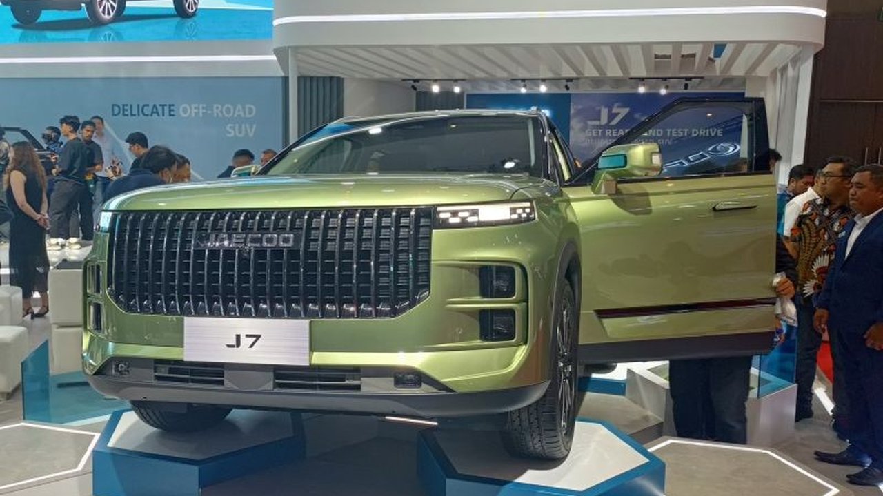 Jaecoo resmi luncurkan J7 SHS seharga Rp499 juta di IIMS 2025, menawarkan SUV hybrid premium dengan berbagai paket bonus eksklusif termasuk home charger gratis dan asuransi.