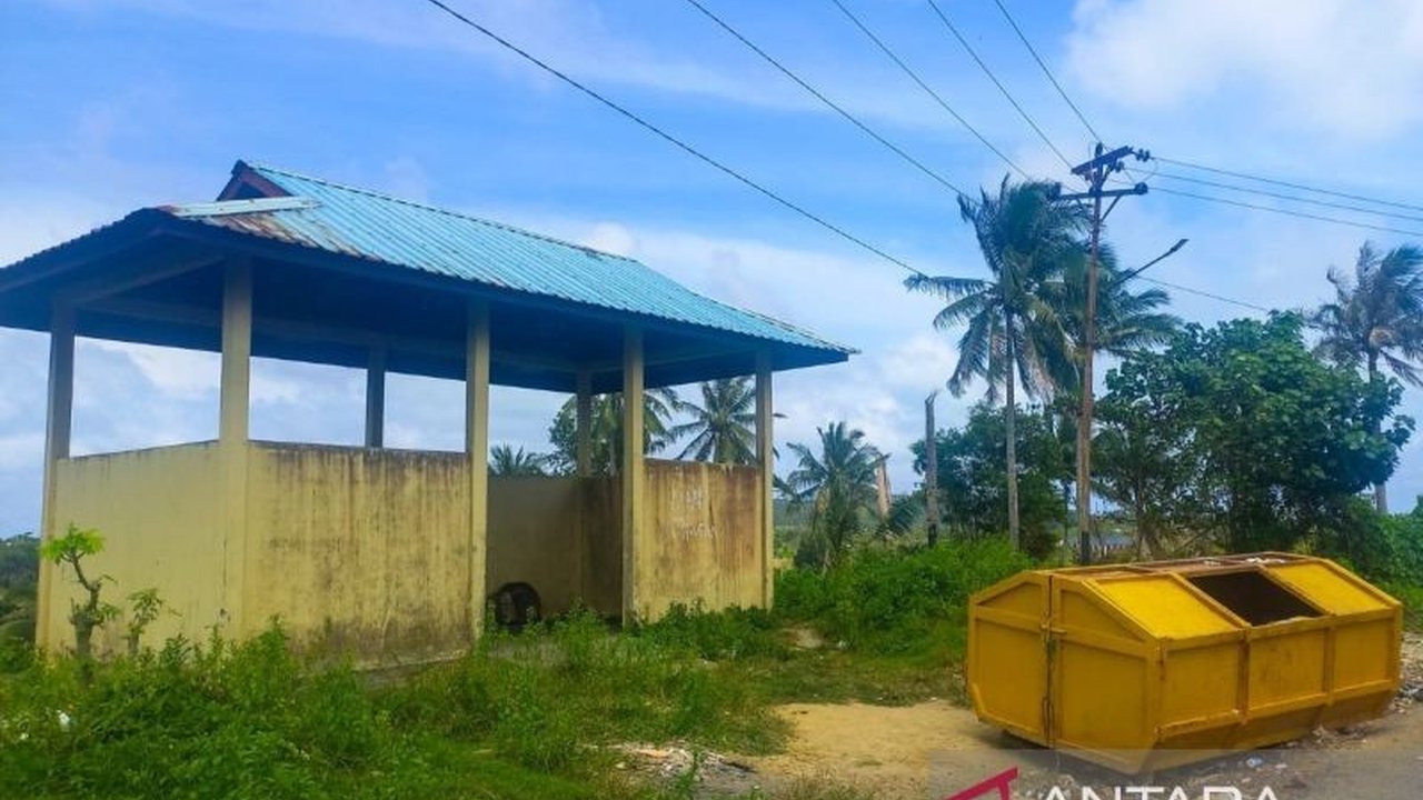 Dinas Lingkungan Hidup Natuna tetap jaga kebersihan lingkungan meskipun mengurangi 57 tenaga honorer pada tahun 2025, dengan memaksimalkan tenaga kerja yang ada dan mengajak masyarakat menjaga kebersihan bersama.