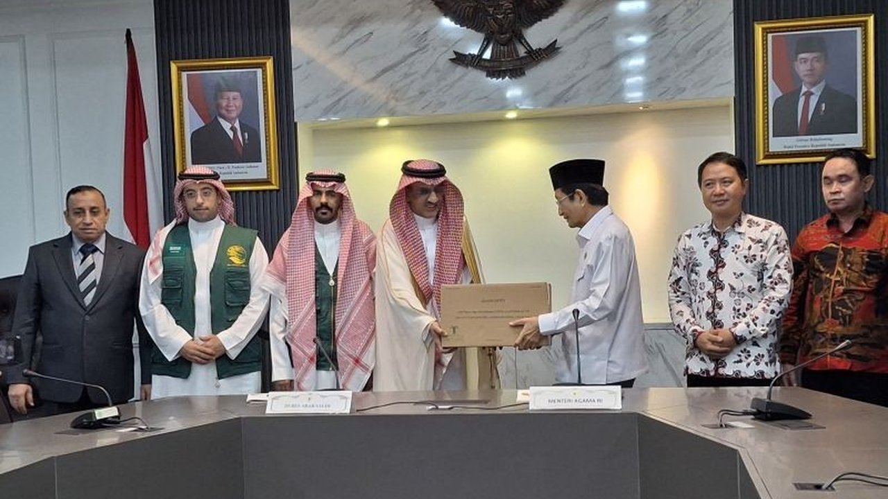 Duta Besar Arab Saudi menegaskan bahwa bantuan 100 ton kurma dari Raja Salman merupakan wujud komitmen pemerintah Saudi terhadap umat Islam global, khususnya Indonesia, menjelang Ramadhan.