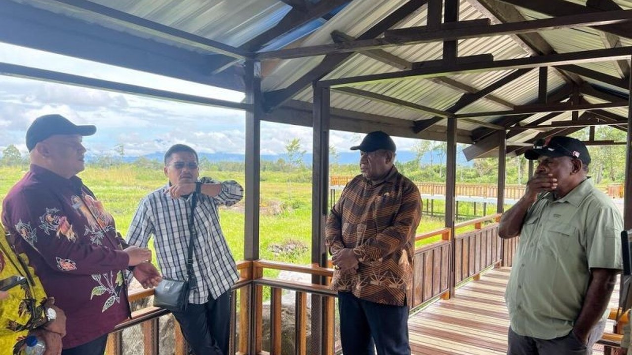 Kementerian Dalam Negeri (Kemendagri) memastikan pembangunan Kawasan Inti Pusat Pemerintah (KIPP) Provinsi Papua Pegunungan tetap berjalan sesuai rencana, meskipun ada penyesuaian anggaran.