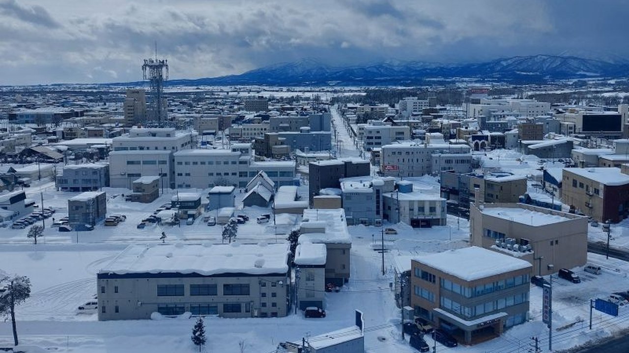 Takikawa, kota kecil di Hokkaido, menawarkan pengalaman musim dingin yang unik dengan salju lebat, aktivitas seru seperti bermain ski dan festival lampion, serta kuliner lezat khas Hokkaido.