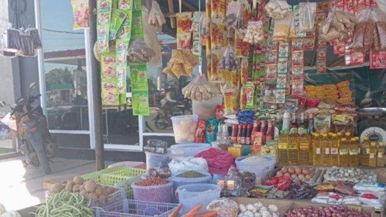 Pemerintah Kota Tual memastikan ketersediaan bahan pokok aman jelang Ramadhan 1446 H, dengan pemantauan ketat, operasi pasar, dan langkah antisipasi lonjakan harga.