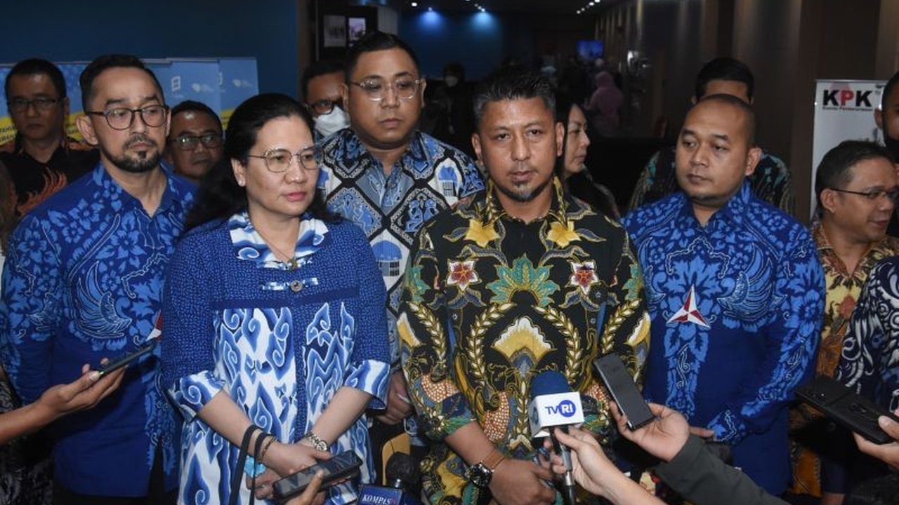 Bendahara Umum Partai Demokrat, Renville Antonio, meninggal dunia dalam kecelakaan di Situbondo, Jawa Timur, Jumat pagi, meninggalkan duka mendalam bagi partai dan keluarga.