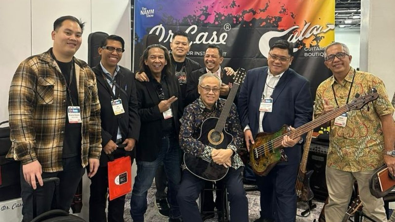 Keikutsertaan dalam NAMM Show 2025 di California menghasilkan potensi transaksi Rp7 miliar bagi produk gitar Indonesia, membuktikan kualitas dan daya saing produk lokal di pasar internasional.