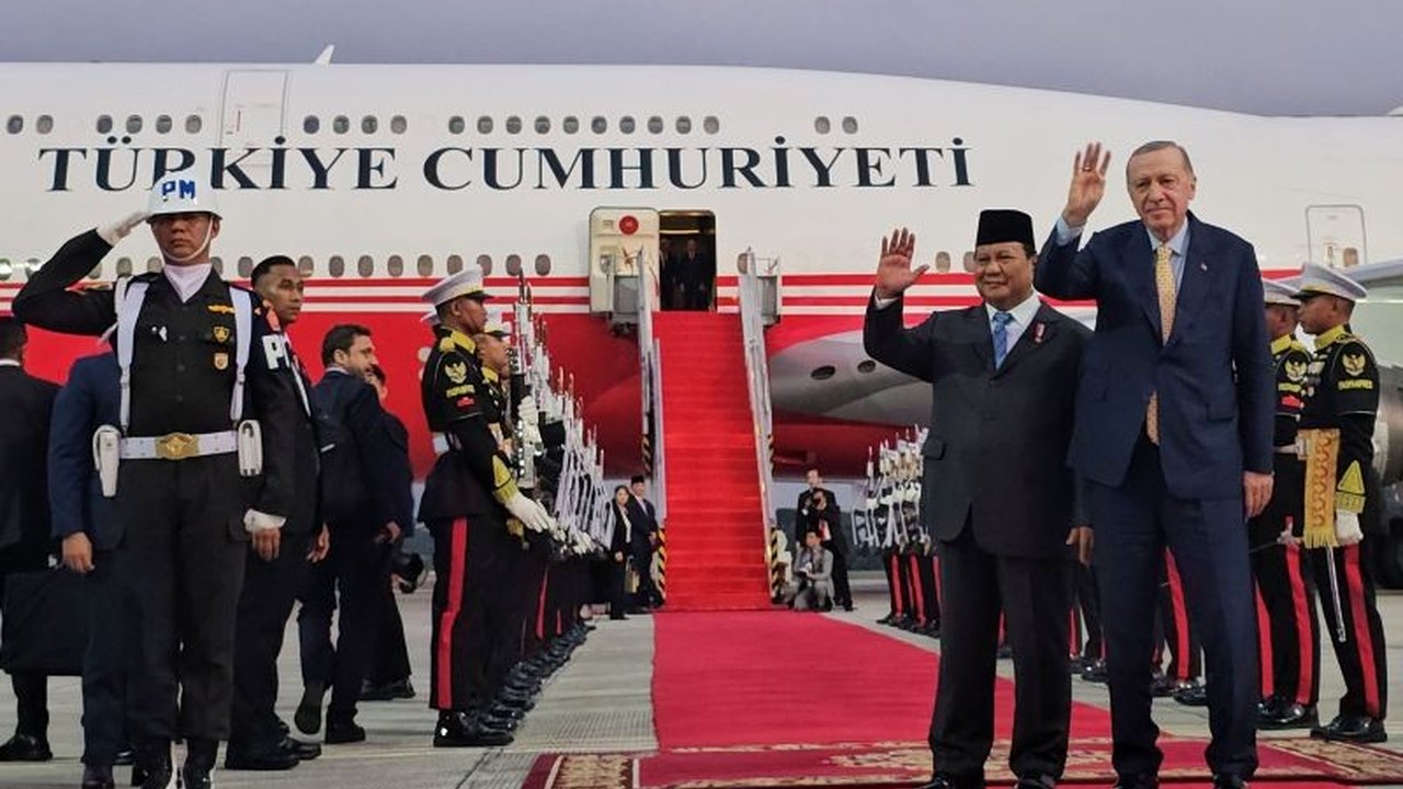Presiden Turki Recep Tayyip Erdogan berencana menyambut Presiden Prabowo Subianto dengan parade kuda dan pasukan militer pada kunjungan kenegaraan ke Turki pada April 2025, sebagai bentuk apresiasi atas keramahan Indonesia.