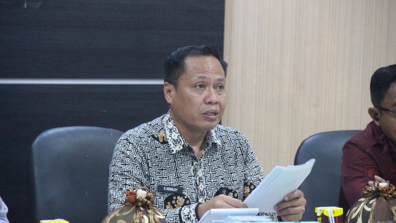 Kemenkumham Sulawesi Tengah menerapkan kebijakan WFH satu hari dalam seminggu untuk efisiensi anggaran, namun tetap memastikan layanan publik tetap optimal melalui layanan daring dan kunjungan langsung.