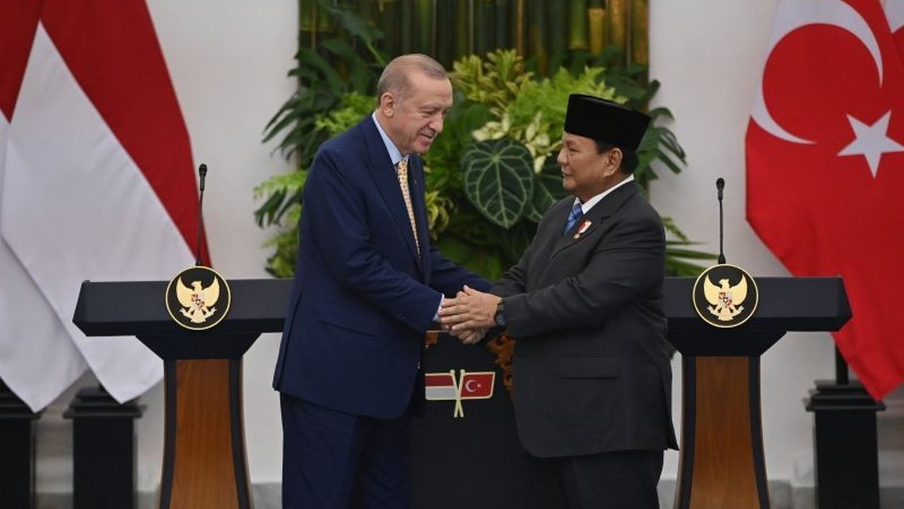 Presiden Turki Recep Tayyip Erdogan mengundang Menteri Pertahanan Indonesia Prabowo Subianto ke Antalya Diplomacy Forum di Turki pada April 2025, sebagai bentuk peningkatan hubungan diplomatik kedua negara yang memasuki usia ke-75 tahun.