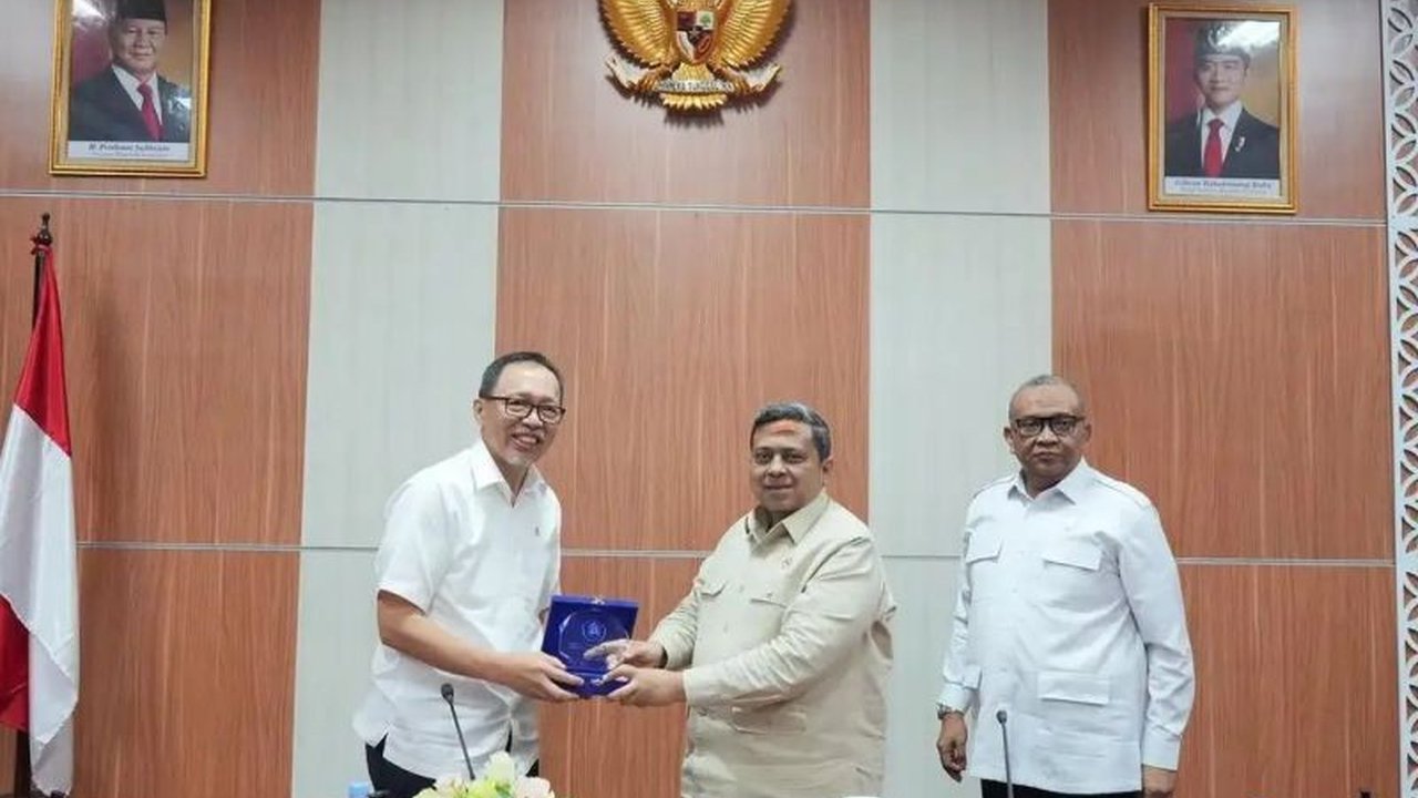 BPJPH berkolaborasi dengan ISTN dan PII untuk memperkuat ekosistem industri halal Indonesia, mendorong investasi, dan memastikan kepatuhan regulasi halal, mengingat potensi besar Indonesia sebagai produsen halal dunia.