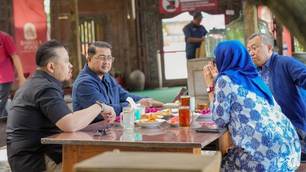 Menteri Ekonomi Kreatif, Teuku Riefky Harsya, mendorong sinergi dengan kreator konten digital untuk memperkuat ekonomi digital Indonesia, termasuk perlindungan hak cipta dan pengembangan asosiasi kreator.