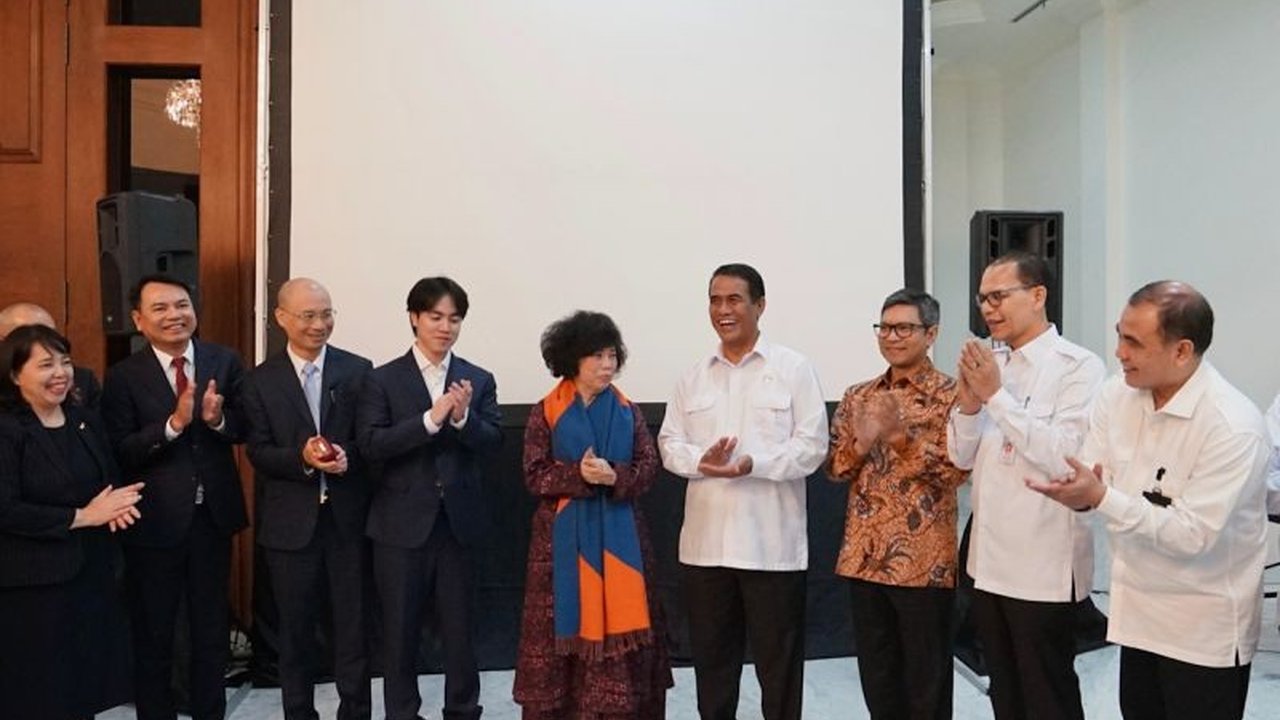 Menteri Pertanian mendukung investasi Vietnam di sektor peternakan sapi Indonesia untuk mengatasi defisit susu dan daging sapi nasional yang signifikan, sekaligus mendorong swasembada pangan.