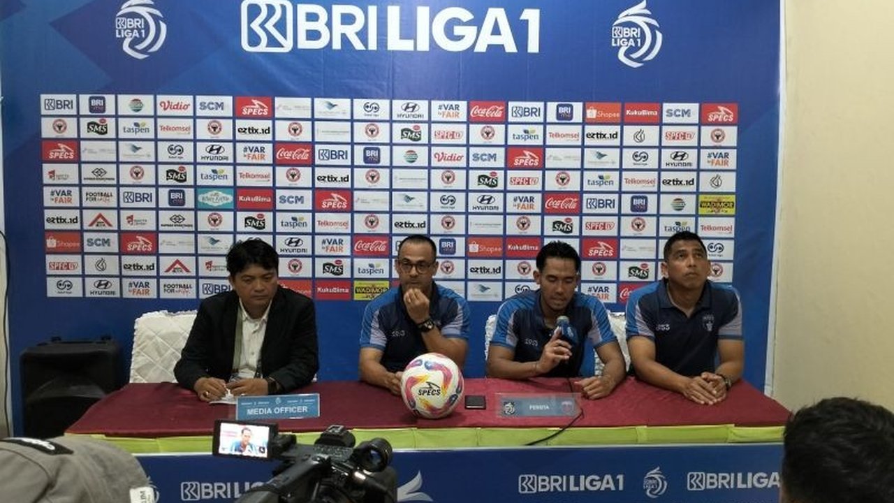 Pelatih Persita Tangerang, Fabio Lefundes, mengkritik banyaknya waktu yang terbuang dalam pertandingan melawan Semen Padang FC di Stadion Haji Agus Salim, Padang, Jumat (14/2),  karena penggunaan VAR yang dinilai berlebihan,  meski Semen Padang menang 2-0