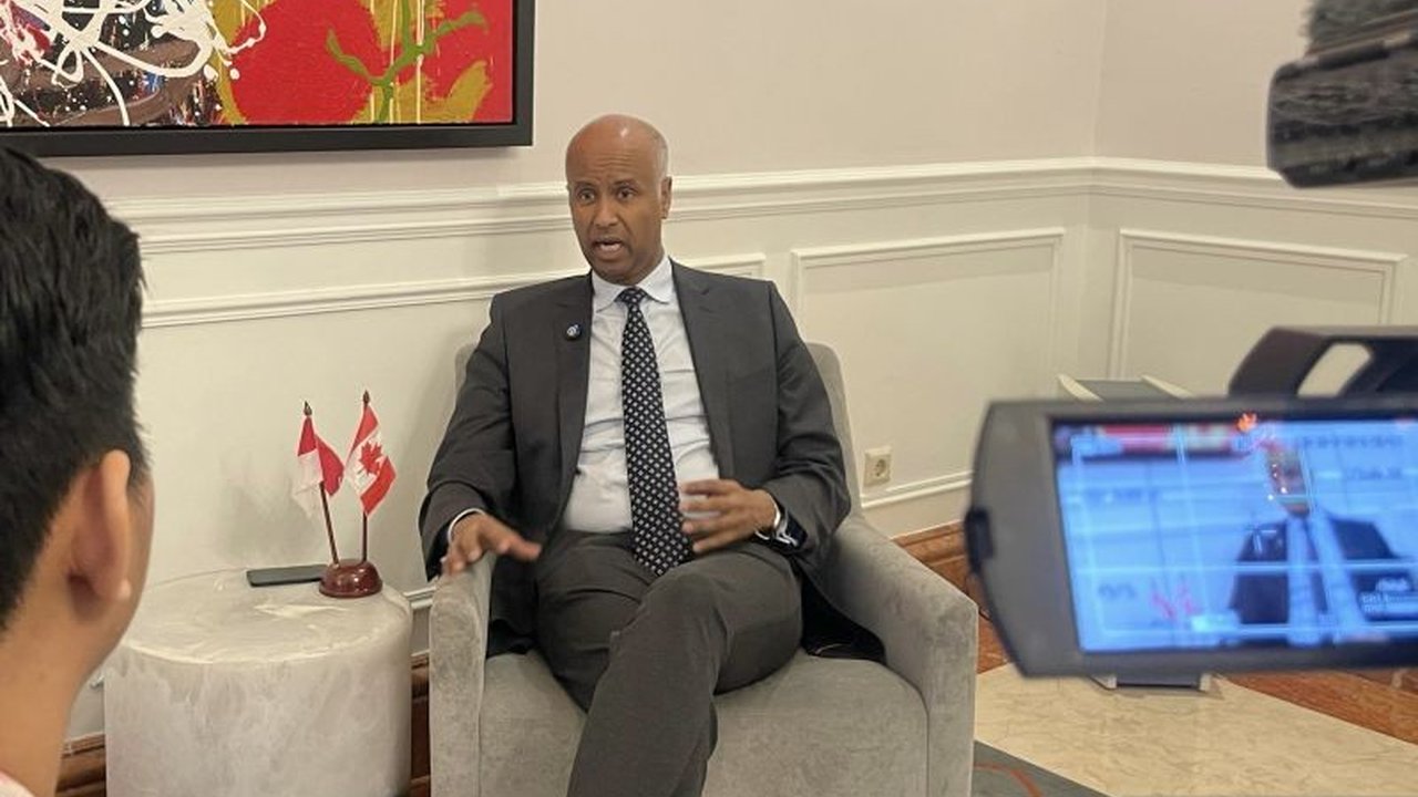 Menteri Pembangunan Internasional Kanada, Ahmed Hussen, menyatakan kesediaan negaranya membantu Indonesia mengembangkan energi nuklir sebagai alternatif sumber energi ramah lingkungan dalam menghadapi perubahan iklim.