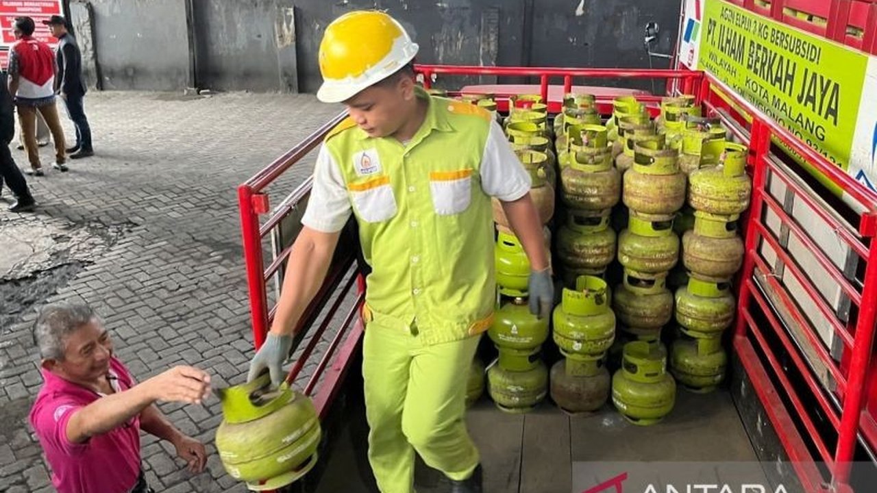 DPRD Kota Malang mendorong pembuatan peraturan daerah (Perda) untuk mengawasi penyaluran elpiji 3 kg agar penindakan pelanggaran lebih efektif dan memberikan sanksi yang tepat.