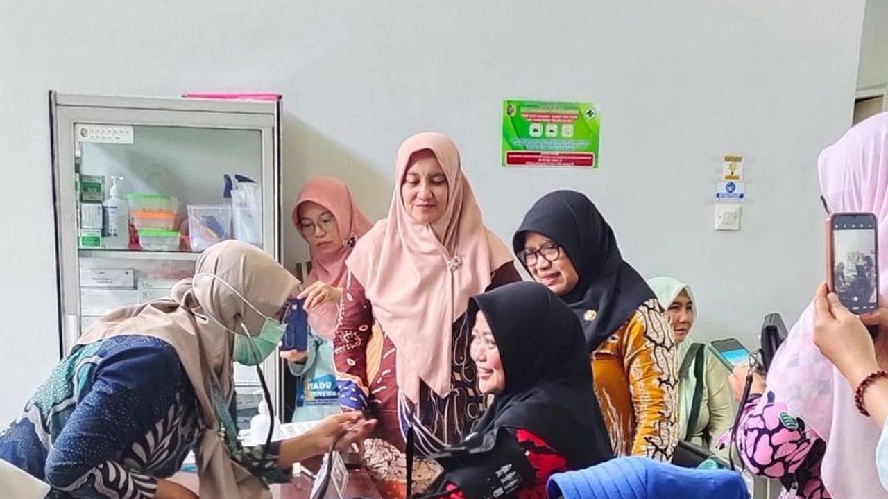 Pemerintah Kabupaten Tulungagung meluncurkan program Cek Kesehatan Gratis (CKG) untuk satu juta warga, bertujuan meningkatkan deteksi dini penyakit dan akses layanan kesehatan yang lebih luas, dimulai 17 Februari 2025.