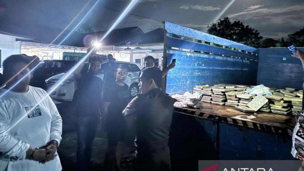 Polda Kepulauan Bangka Belitung melimpahkan berkas perkara kasus pengangkutan 9,25 ton timah ilegal di Mentok ke Kejaksaan Negeri Bangka Barat, dua tersangka kini ditahan.