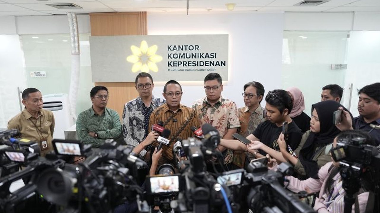 Pemerintah memastikan anggaran beasiswa dan operasional pendidikan tetap aman meskipun ada efisiensi anggaran, fokus pada efisiensi kegiatan seremonial dan non-esensial.