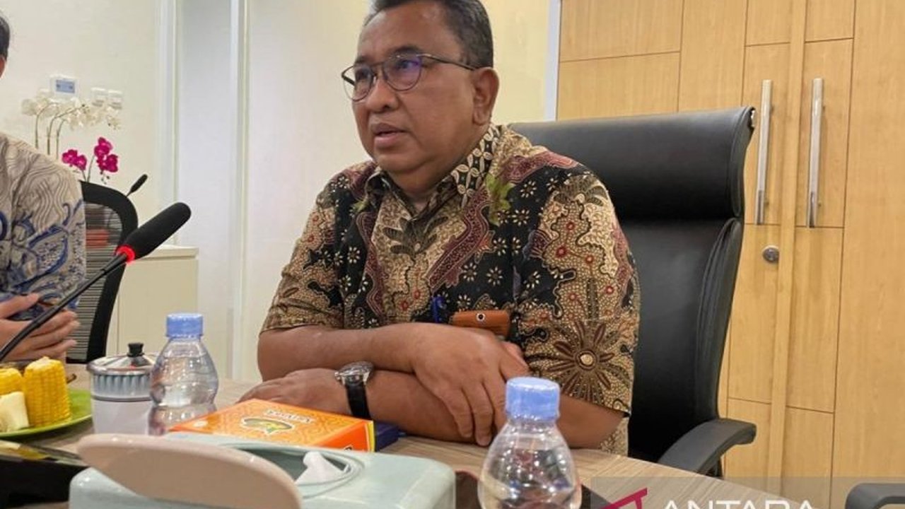 Balai Besar Wilayah Sungai Bengawan Solo (BBWS) memberdayakan relawan dalam program Jogo Kali Bengawan Solo untuk mengatasi masalah sampah, sedimentasi, dan menjaga sungai dari luapan, menggabungkan upaya pemerintah dengan kepedulian masyarakat.