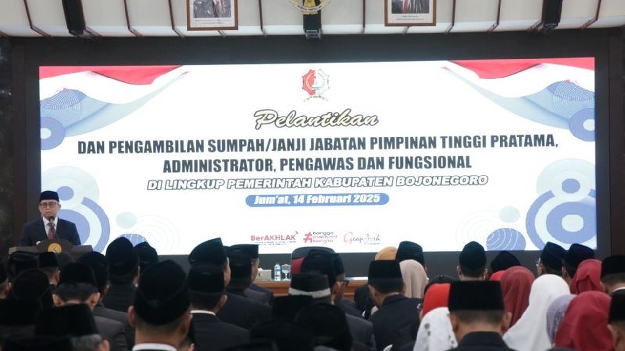 Penjabat Bupati Bojonegoro, Adriyanto, meminta 125 pejabat baru yang dilantik untuk berinovasi dan menciptakan ide-ide baru guna membangun daerah, termasuk memperkuat koordinasi antar OPD.