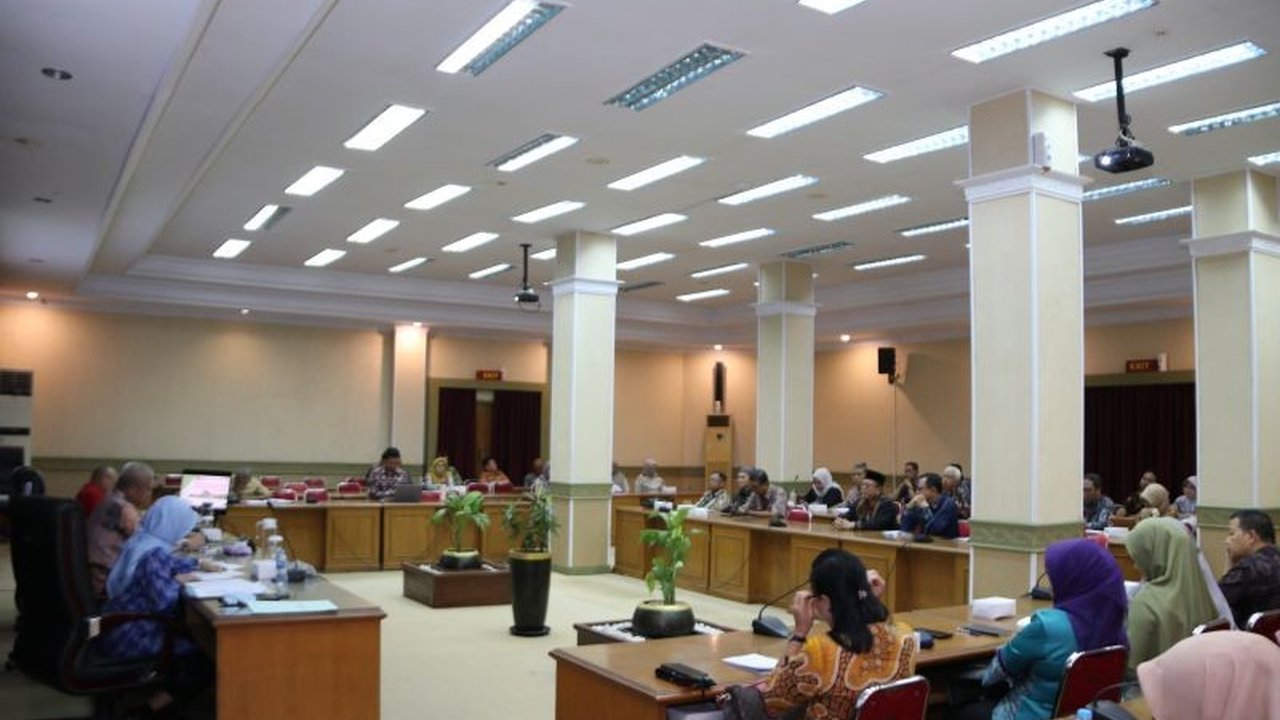 Pemerintah Provinsi Kalimantan Barat menggelar rapat koordinasi untuk mempercepat penganekaragaman pangan berbasis sumber daya lokal guna menghadapi ketidakpastian global dan memperkuat ketahanan pangan daerah.