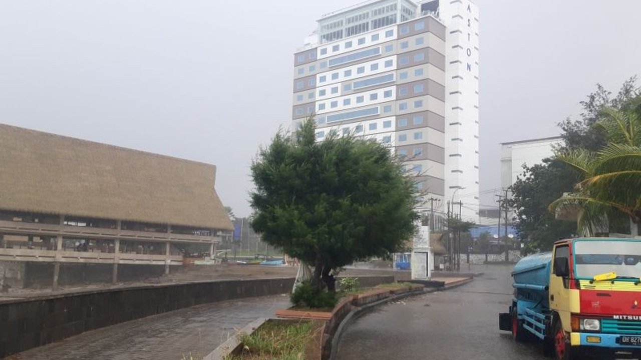 BMKG memperingatkan masyarakat NTT untuk mewaspadai dampak Siklon Tropis Zelia yang menyebabkan angin kencang dan hujan lebat di sejumlah wilayah hingga 16 Februari 2024.