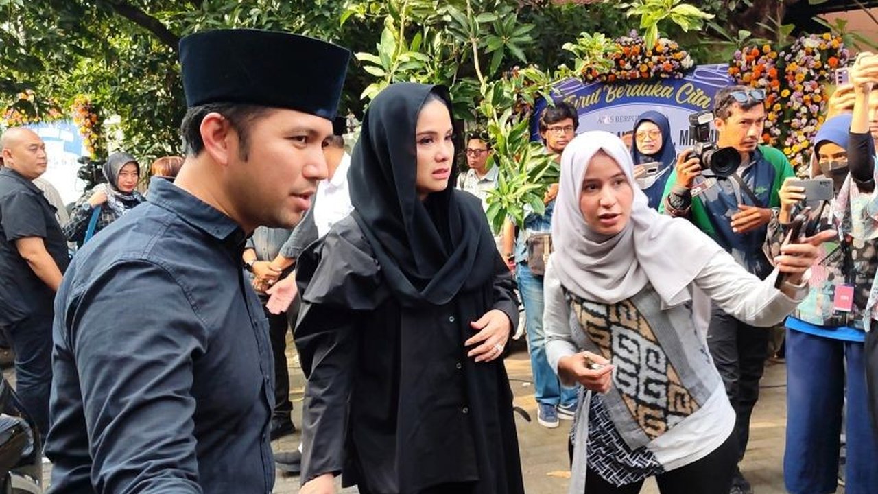 Bendahara Umum Partai Demokrat, Renville Antonio, meninggal dunia Jumat pagi akibat kecelakaan di Situbondo, Jawa Timur; Partai Demokrat mengenang kontribusinya yang besar dalam membangun partai.