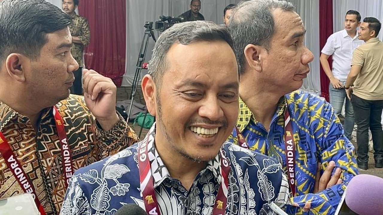 Ketua Umum Partai NasDem, Surya Paloh, absen dalam acara silaturahmi Koalisi Indonesia Maju (KIM) Plus di Hambalang, Jawa Barat, namun diwakili oleh pengurus DPP NasDem, dengan alasan menghadiri acara HUT Gerindra esok hari.