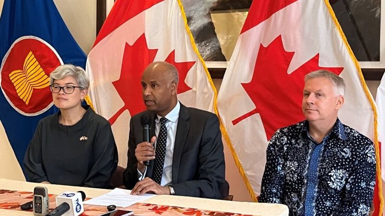 Pemerintah Kanada mengumumkan bantuan senilai 30 juta dolar Kanada (Rp344 miliar) untuk program pemberdayaan masyarakat dan pembangunan di Indonesia, fokus pada perempuan dan daerah tertinggal, serta tambahan dana untuk kerja sama ASEAN.