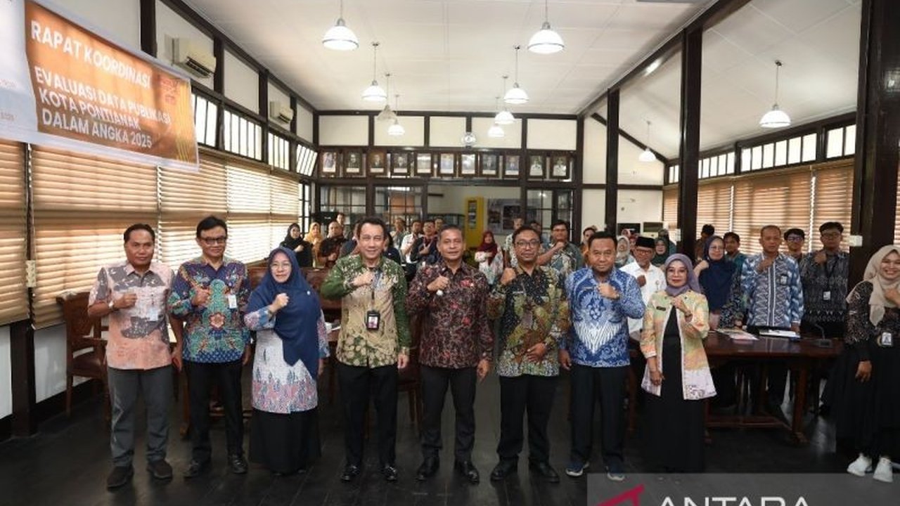 Pontianak mengintegrasikan data potensi ekonomi untuk menarik investor, ditandai dengan peluncuran buku 