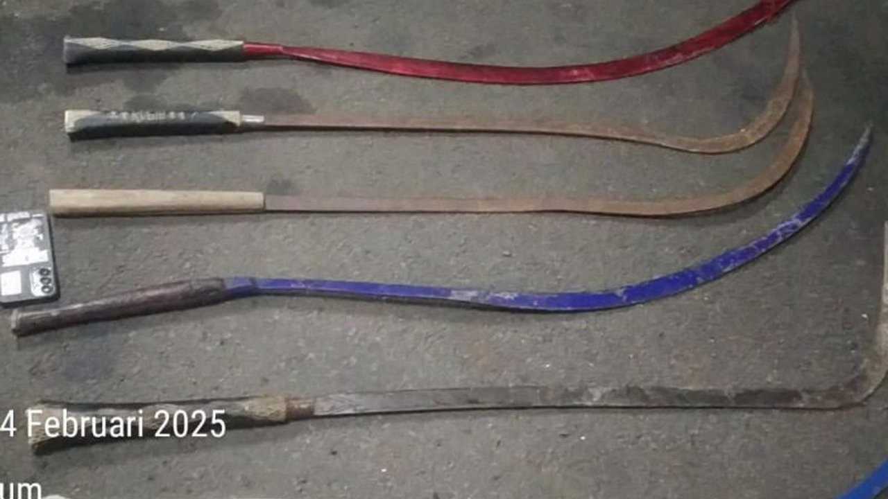 Polisi Jakarta Pusat Tangkap Tiga Pelaku Tawuran, Sita Enam Celurit
