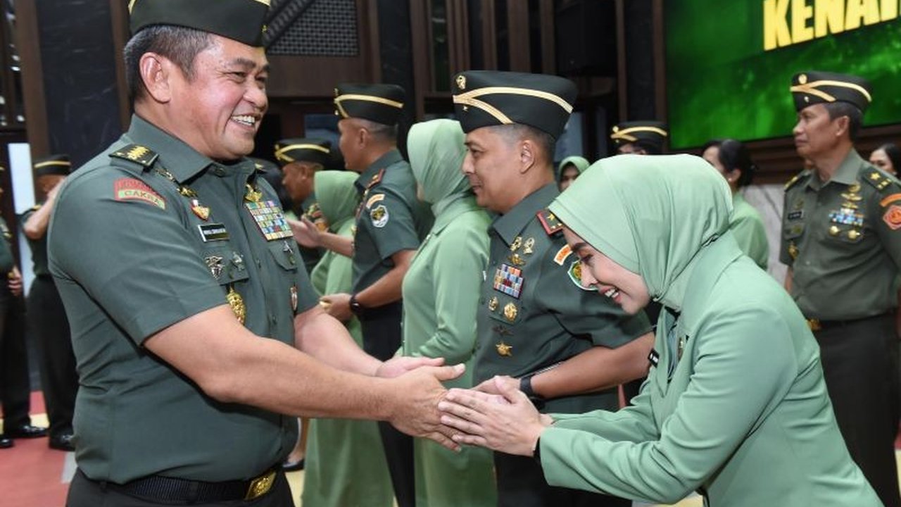 Kepala Staf TNI Angkatan Darat (KSAD) Jenderal TNI Maruli Simanjuntak memberikan kenaikan pangkat kepada 18 perwira tinggi TNI AD pada 13 Februari 2024 sebagai bentuk penghargaan atas prestasi dan dukungan terhadap program ketahanan pangan serta Makan Ber