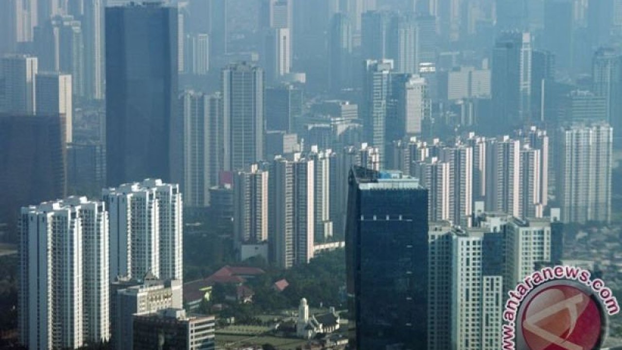 Membeli rumah di Jakarta membutuhkan pertimbangan matang terkait harga, lokasi strategis, akses transportasi, legalitas properti, dan kondisi bangunan, baik rumah baru maupun bekas.