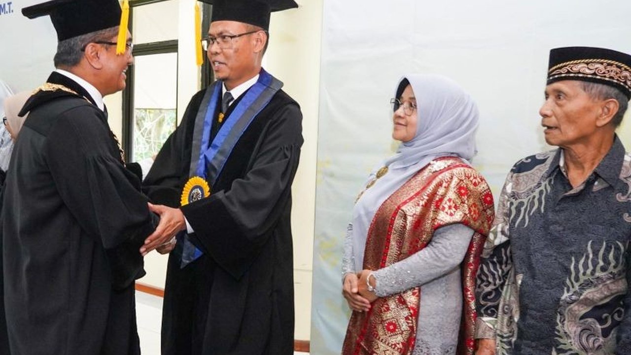 Universitas Indonesia mengukuhkan Prof. Yunus Daud sebagai guru besar geotermal, menekankan peran riset dan inovasi teknologi untuk mencapai swasembada energi hijau dan mengurangi emisi karbon di Indonesia.