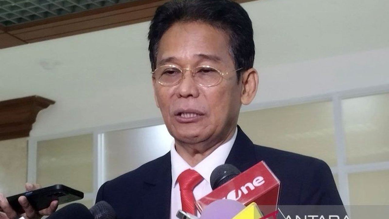 Wakil Ketua KPK, Johanis Tanak, menegaskan hanya Presiden yang berwenang mencopot pimpinan KPK sesuai UU, membantah wewenang DPR berdasarkan revisi Tata Tertib mereka.